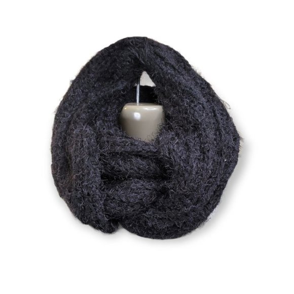 Women's Black Long Soft Acrylic Infinity Scarf Wrap Size 52 - Picture 3 of 3